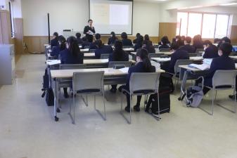 学校生活に関する説明・教科書配布